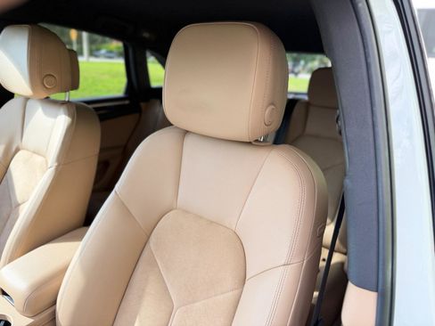 Used 2020 Porsche Macan image 26