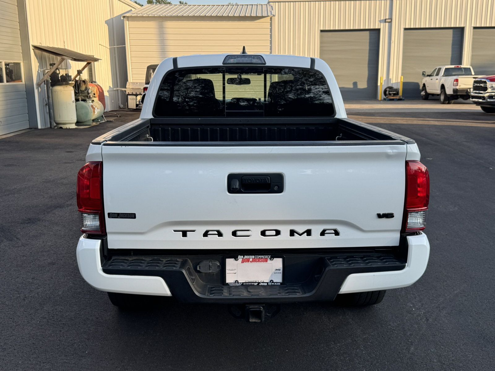 Used 2017 Toyota Tacoma TRD Sport w/ Tow Package RWD image 6
