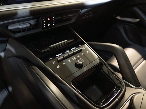 Certified 2026 Porsche Cayenne GTS AWD/4WD image 25
