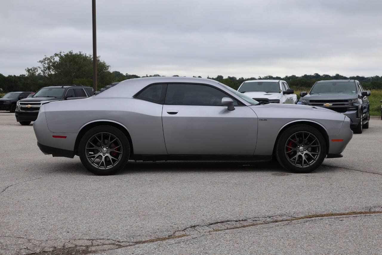 Used 2017 Dodge Challenger R/T RWD image 7