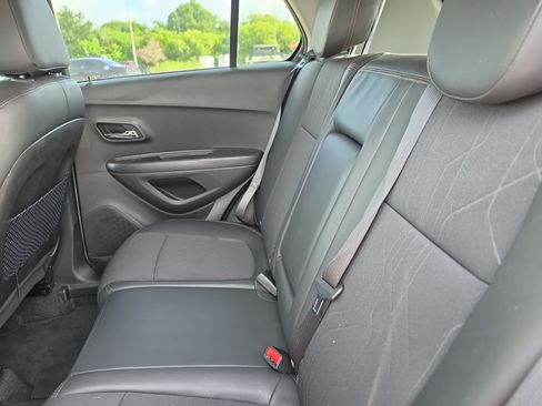 Used 2020 Chevrolet Trax LT w/ LT Convenience Package FWD image 12