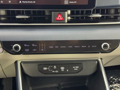 Used 2025 Kia Carnival EX image 30