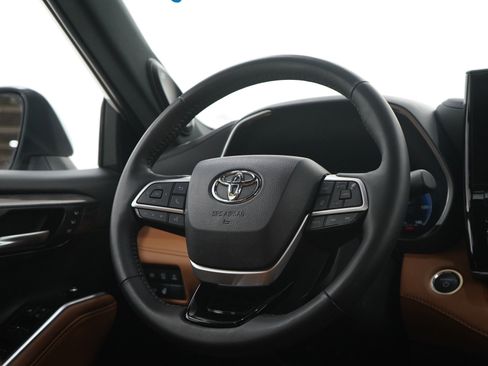 Used 2025 Toyota Highlander Platinum AWD/4WD image 15