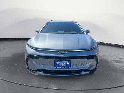 Used 2025 Chevrolet Equinox EV LT w/ Convenience Package image 3