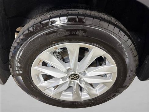Used 2024 Toyota Corolla Cross LE AWD/4WD image 17
