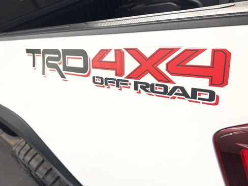 Used 2018 Toyota Tacoma TRD Off-Road image 38