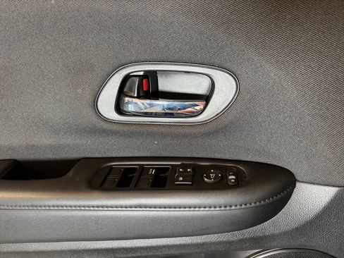 Used 2021 Honda HR-V LX image 19