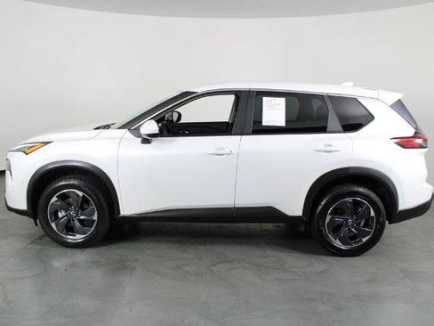Certified 2024 Nissan Rogue SV FWD image 12
