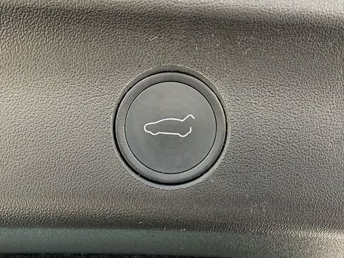 Used 2021 Tesla Model Y Long Range image 8