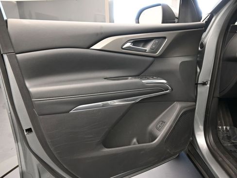 Used 2025 Chevrolet Traverse LT image 15