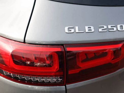 Certified 2022 Mercedes-Benz GLB 250 GLB 250 w/ Premium Package Lite image 11