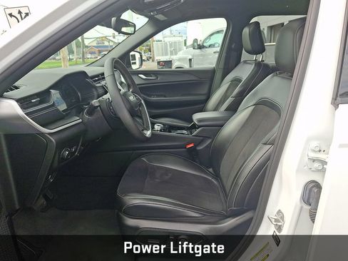 Used 2023 Jeep Grand Cherokee L Laredo AWD/4WD image 17