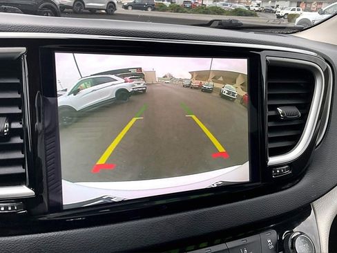 Used 2023 Chrysler Pacifica Touring-L image 21