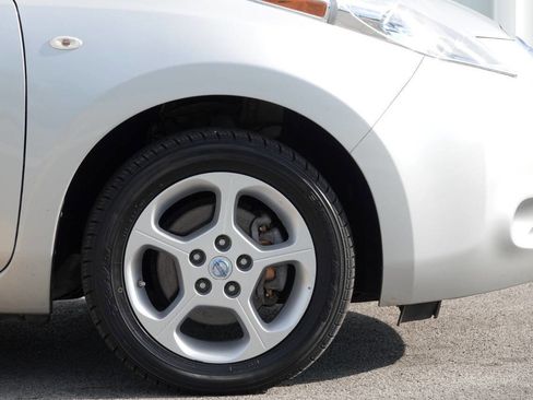 Used 2011 Nissan Leaf SL FWD image 25