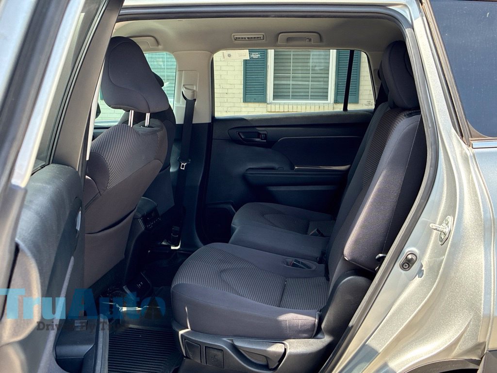 Used 2021 Toyota Highlander LE FWD image 39