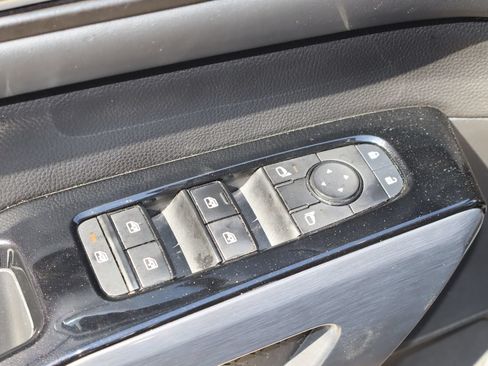 Used 2023 Nissan Pathfinder SL w/ SL Premium Package FWD image 18