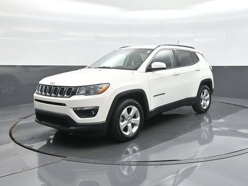 Used 2018 Jeep Compass Latitude w/ Popular Equipment Group FWD image 3