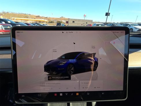 Used 2023 Tesla Model 3 Standard Range image 19