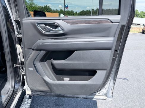 Used 2022 Chevrolet Suburban Z71 AWD/4WD image 35