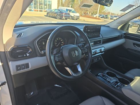 Used 2025 Honda Pilot EX-L image 17