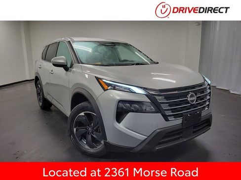 Used 2024 Nissan Rogue SV image 1