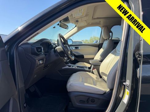 Used 2022 Ford Explorer Platinum w/ Equipment Group 601A AWD/4WD image 5
