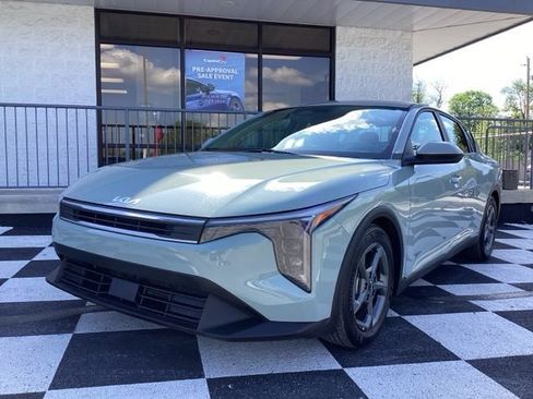 Used 2025 Kia K4 LXS image 1