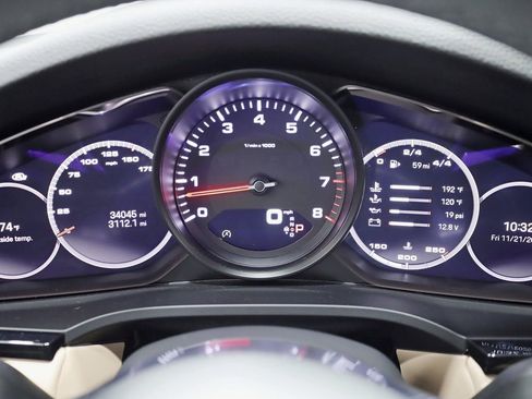 Used 2023 Porsche Cayenne Platinum Edition image 16