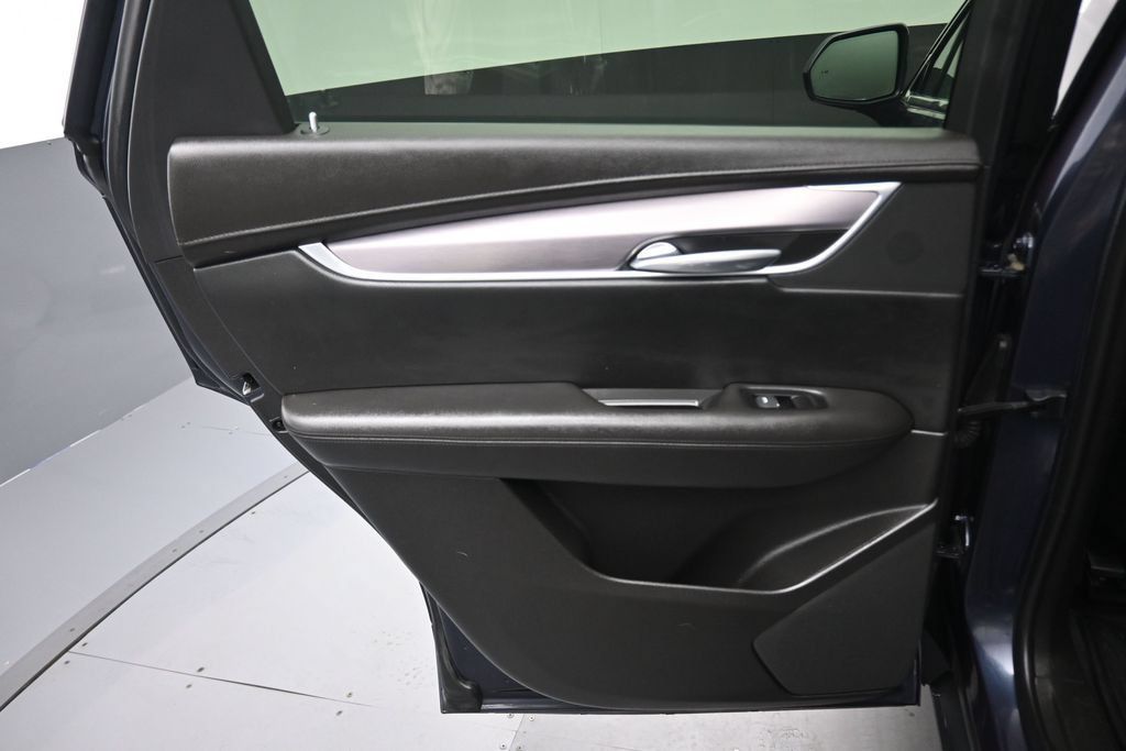 Used 2018 Cadillac XT5 Luxury w/ Driver Awareness Package FWD image 31