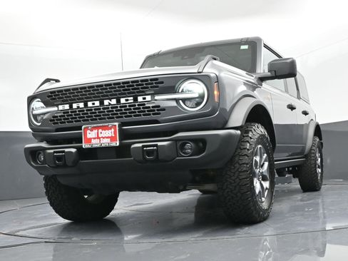 Used 2025 Ford Bronco Badlands image 32