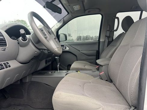 Used 2020 Nissan Frontier SV image 4