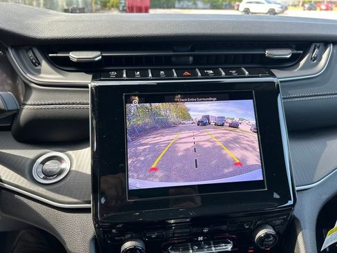 New 2025 Jeep Grand Cherokee Altitude image 16