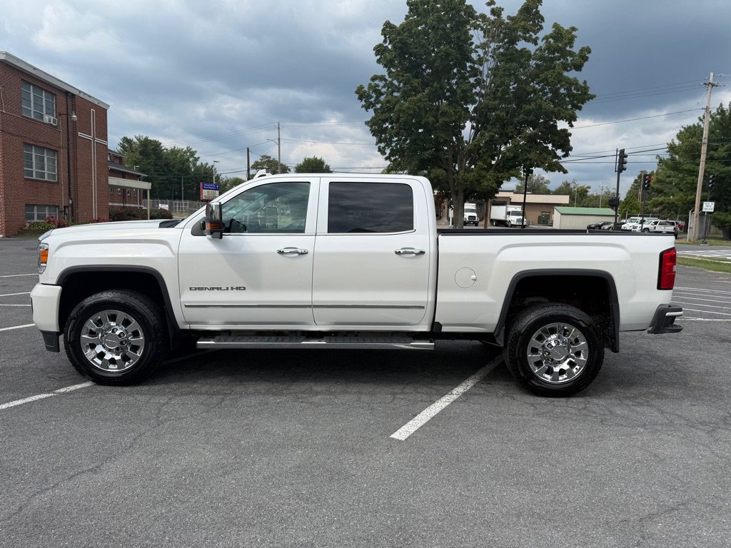 Used 2018 GMC Sierra 2500 Denali AWD/4WD image 1