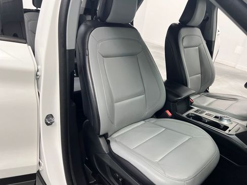 Used 2021 Ford Explorer XLT w/ Equipment Group 202A image 25