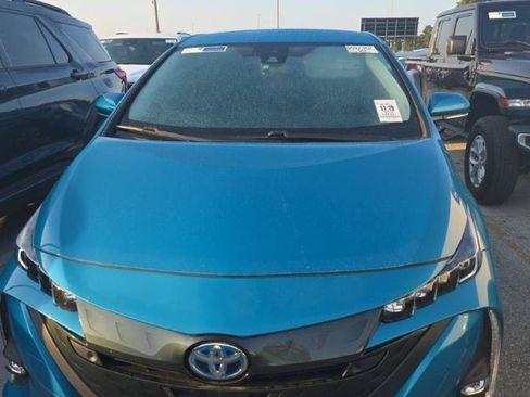Used 2018 Toyota Prius Prime Advanced FWD image 2