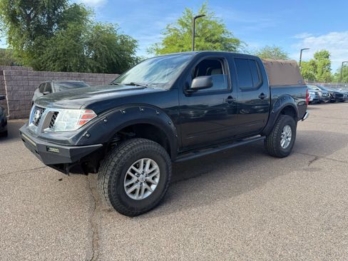 Used 2019 Nissan Frontier SV image 1