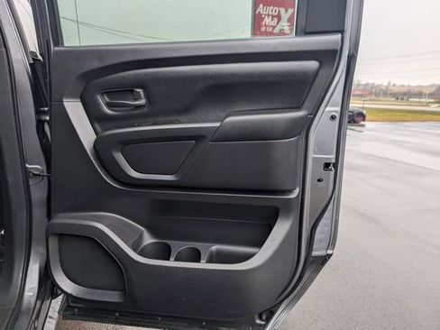 Used 2017 Nissan Titan S image 17