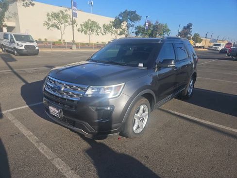 Used 2018 Ford Explorer XLT w/ Equipment Group 201A FWD image 1