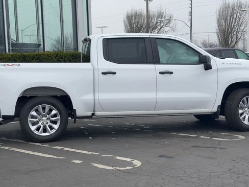 Used 2022 Chevrolet Silverado 1500 Custom image 3