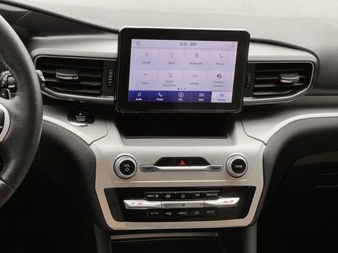 Used 2020 Ford Explorer XLT w/ Equipment Group 202A image 31