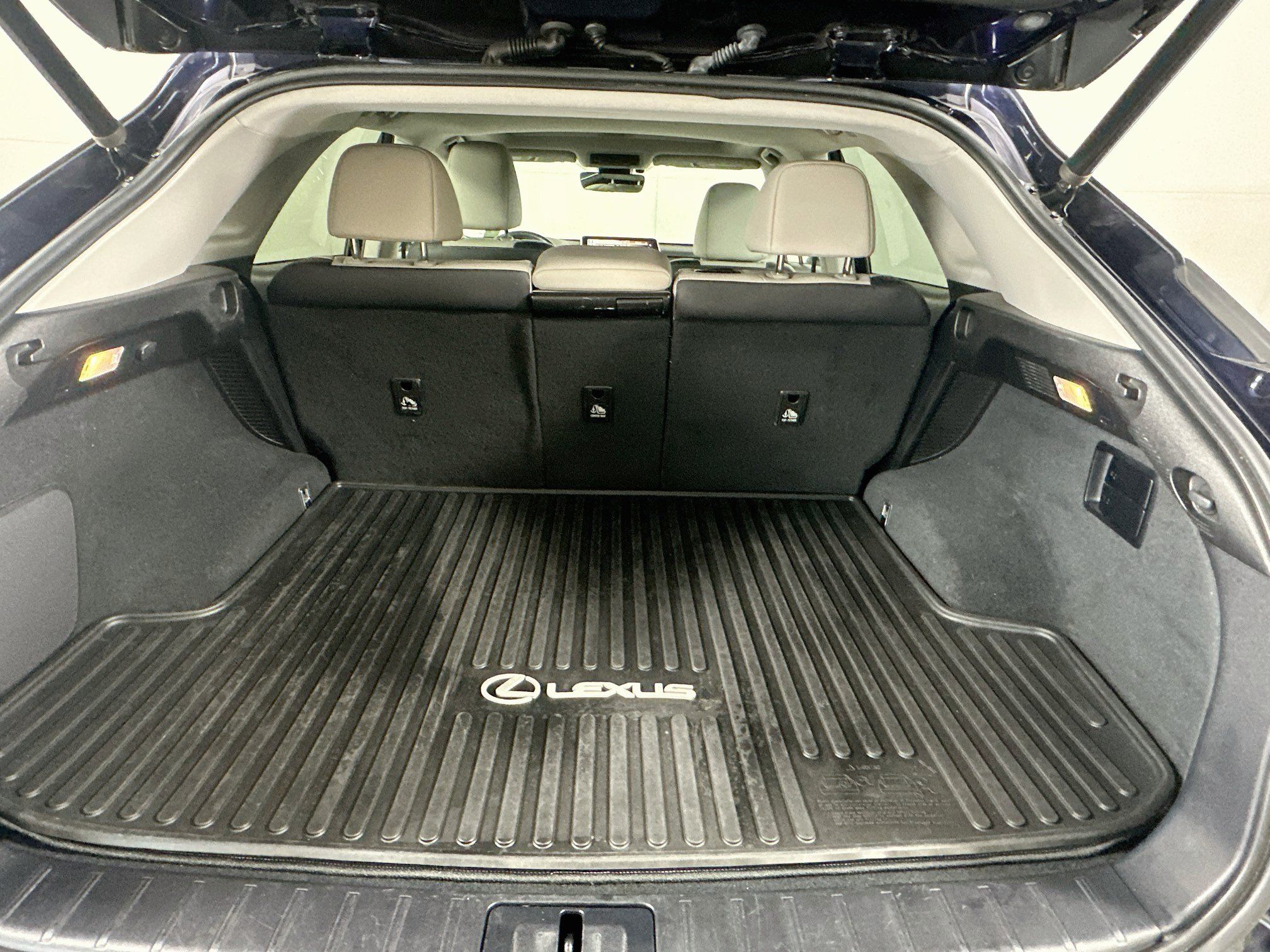 Used 2018 Lexus RX 450h AWD w/ Premium Package image 29