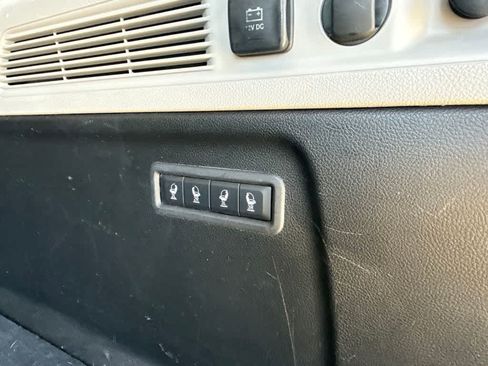 Used 2024 Jeep Wagoneer L Series II w/ Flexible Seating Group RWD image 16