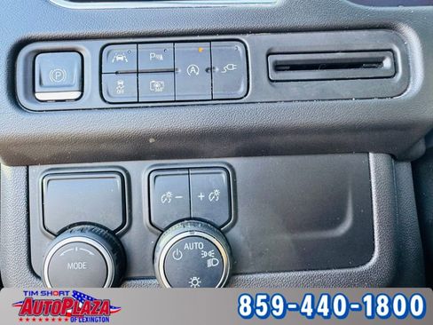 Used 2022 Chevrolet Suburban LT w/ Luxury Package image 28