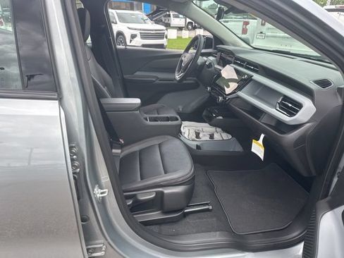New 2027 Chevrolet Bolt RS w/ Technology Package FWD image 31