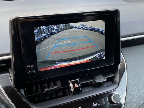 Used 2025 Toyota Corolla LE image 27