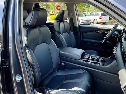 Certified 2025 Honda Pilot Touring image 9