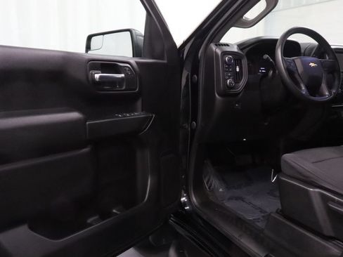 Used 2020 Chevrolet Silverado 1500 Custom w/ Custom Value Package AWD/4WD image 8