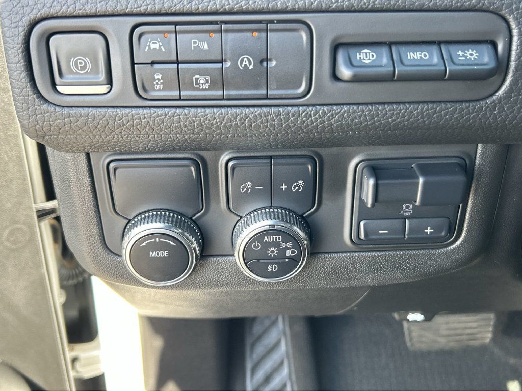 Used 2023 GMC Yukon XL Denali RWD image 18