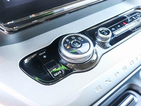 Certified 2025 Ford Expedition Active AWD/4WD image 20