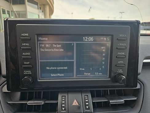 Used 2019 Toyota RAV4 XLE Premium image 17